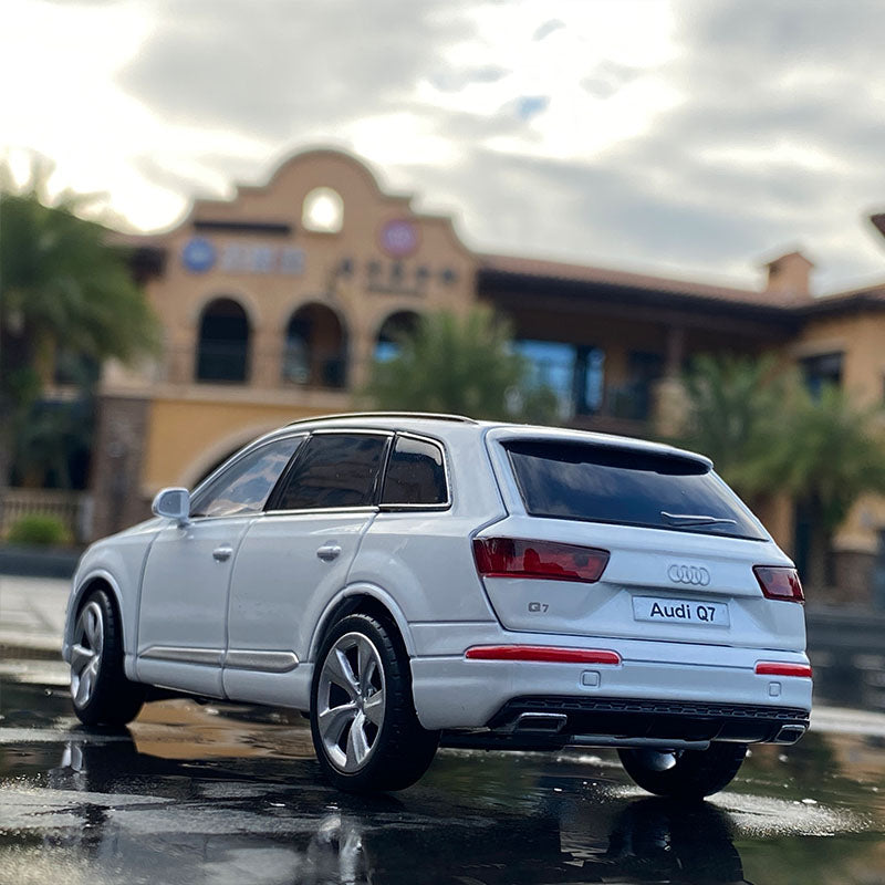 1:32 AUDI Q7 Die Cast