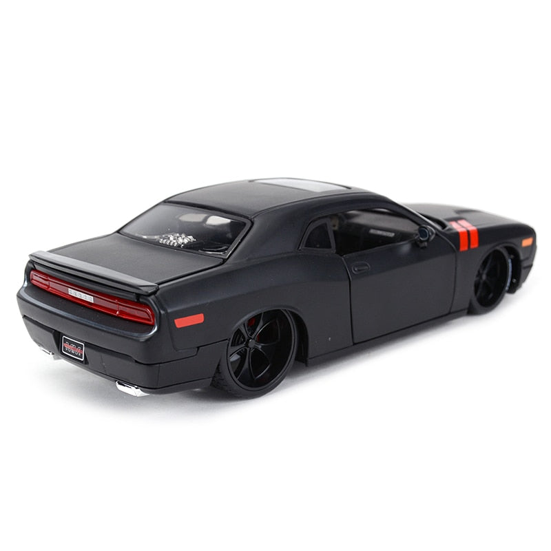 1:24 2008 Dodge Challenger Die Cast