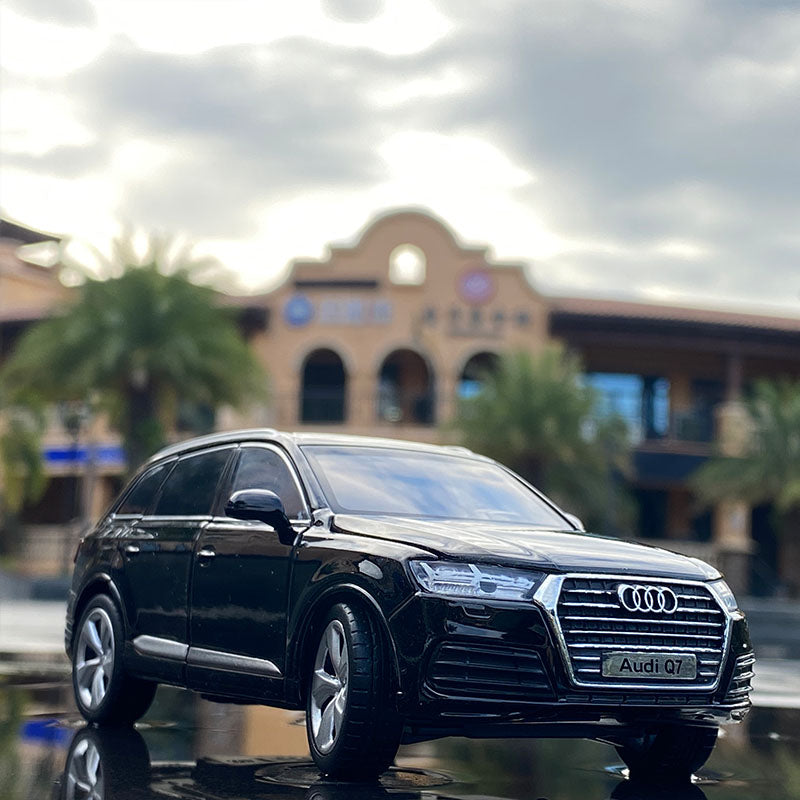 1:32 AUDI Q7 Die Cast