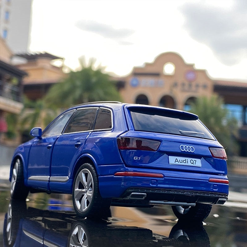 1:32 AUDI Q7 Die Cast