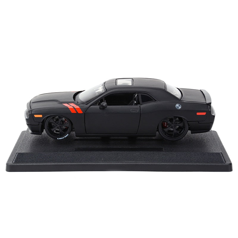 1:24 2008 Dodge Challenger Die Cast