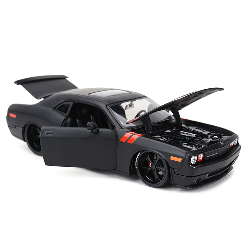 1:24 2008 Dodge Challenger Die Cast