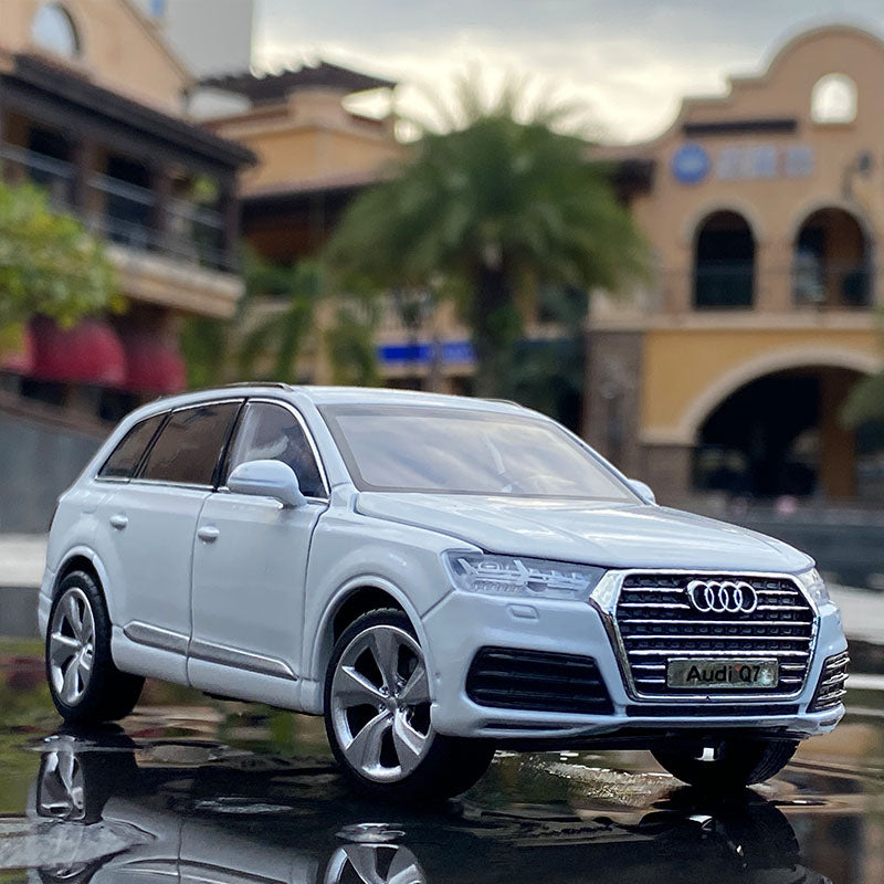 1:32 AUDI Q7 Die Cast