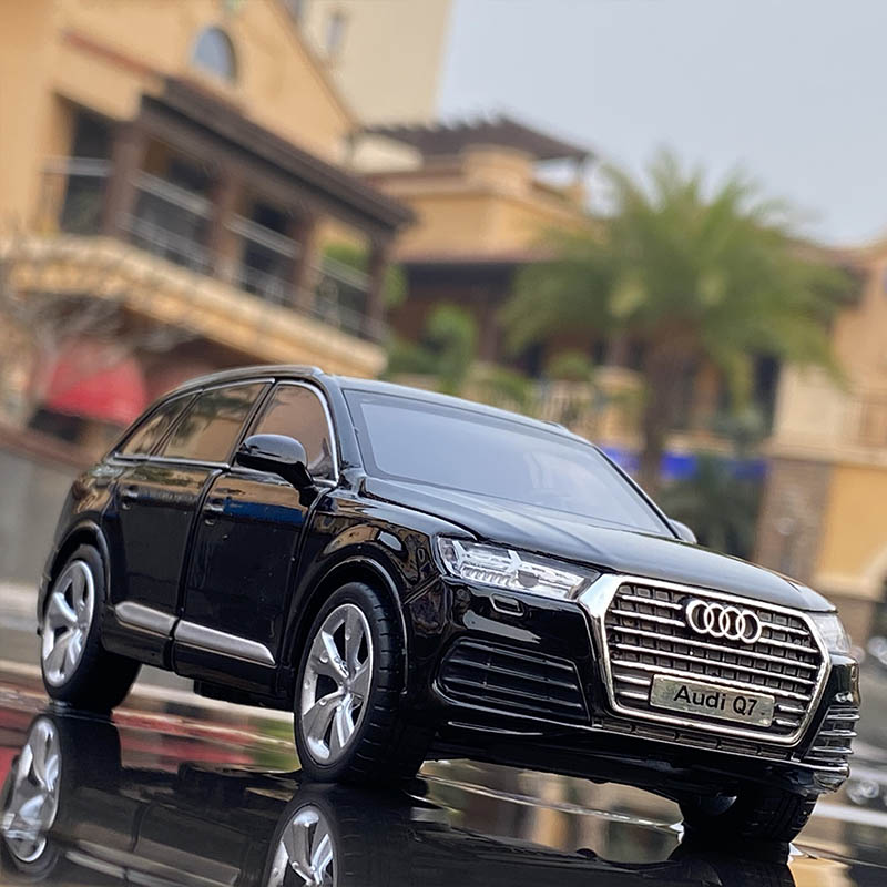 1:32 AUDI Q7 Die Cast