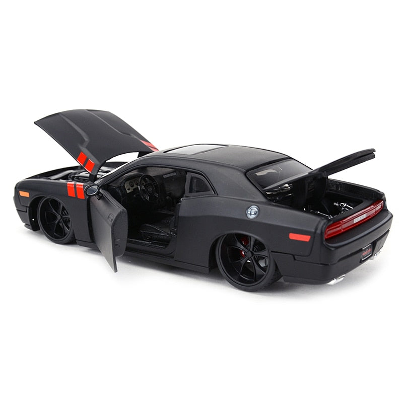 1:24 2008 Dodge Challenger Die Cast