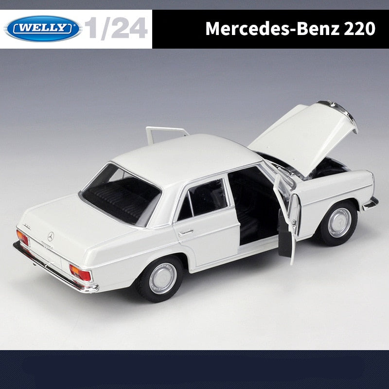 1:24 Mercedes-Benz 220 Die Cast