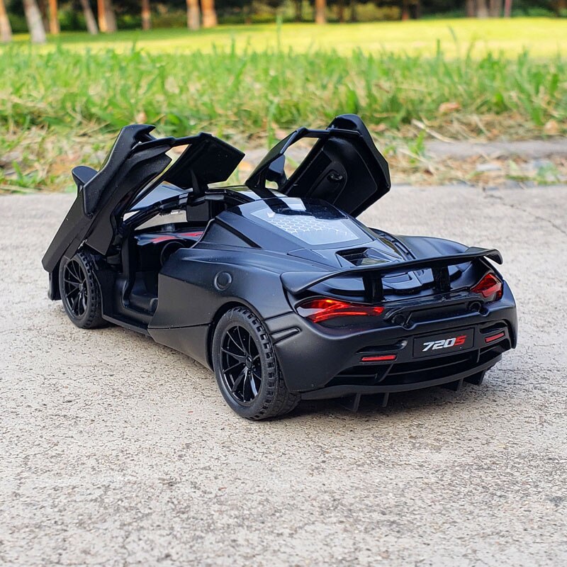 1:32 McLaren 720S Spider Die Cast