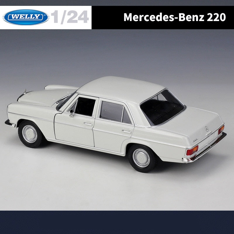 1:24 Mercedes-Benz 220 Die Cast