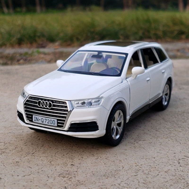 1:32 AUDI Q7 Die Cast